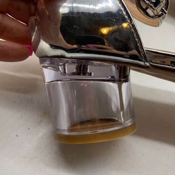 Dream Paris Ortene Sulver Heels with Clear Heel Sz 8.5. MCH0826C - Picture 5 of 11